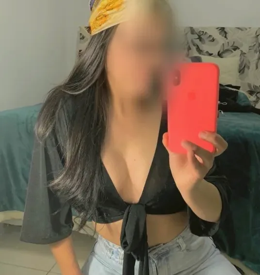 Caitlin, 31