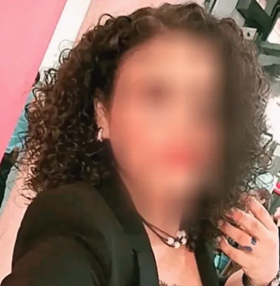 Dina, 35