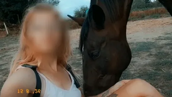 Dina, 33