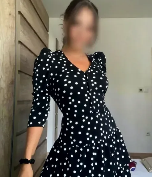 Ellie, 32