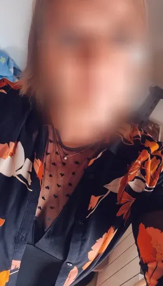 Ellie, 37