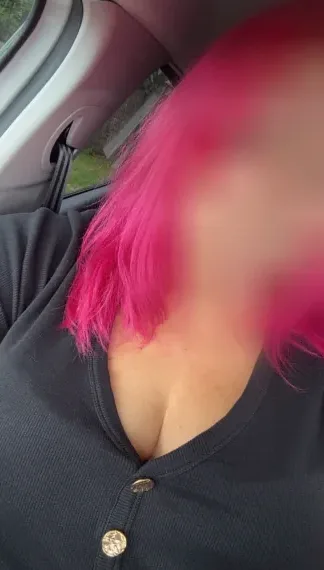 Evie, 37