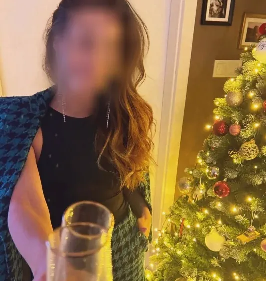 Ewa, 35
