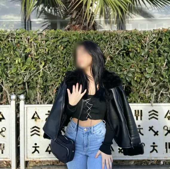 Hannah, 19