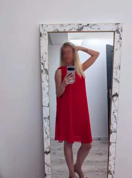 Leanne, 30