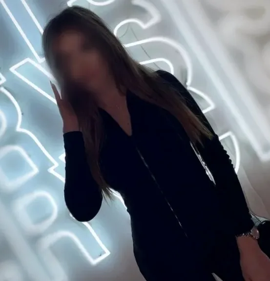 Leanne, 32