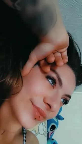 Sadia, 24