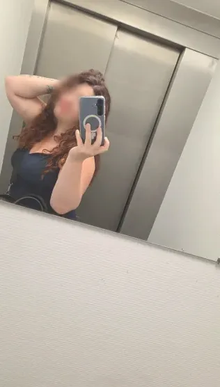 Sophie, 34